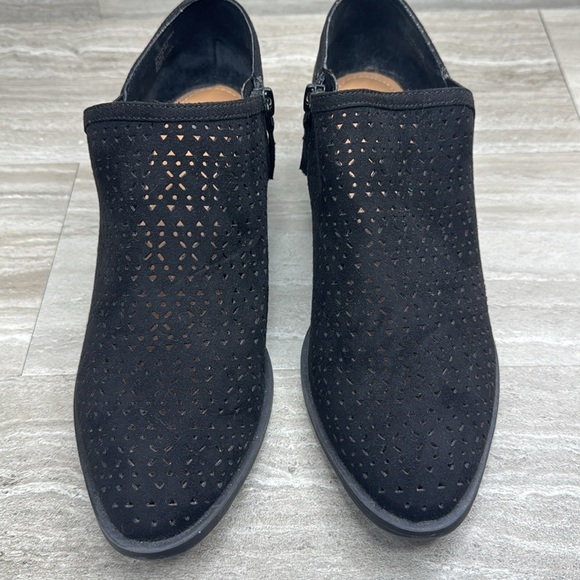 NWT Dress Barn Hazel Faux Suede Cut Out Ankle Booties Womens Size 7 - Picture 11 of 12